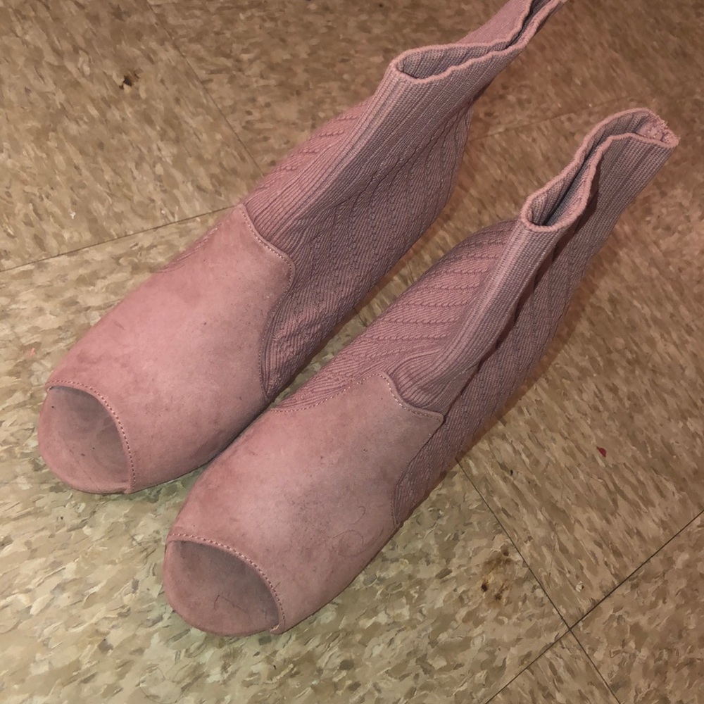 Mauve Sweater Rouge Heels.